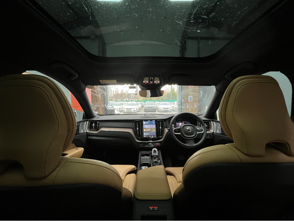 2023 Volvo XC60 - image 18