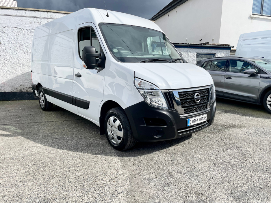 2023 Nissan Interstar - image 38