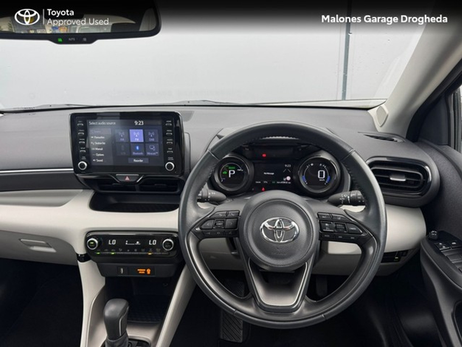 2023 Toyota Yaris - image 9