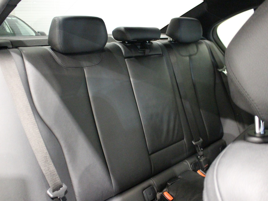 2018 BMW 3 Series - image 21