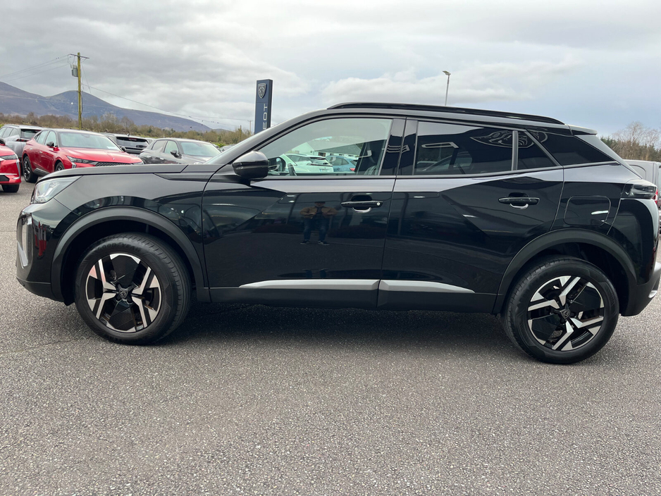 2025 Peugeot 2008 - image 3