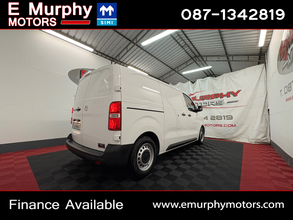 2020 Vauxhall Vivaro - image 4