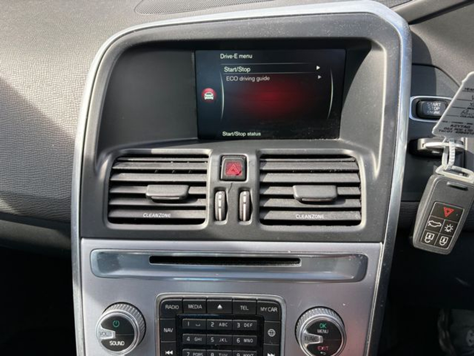 2016 Volvo XC60 - image 14