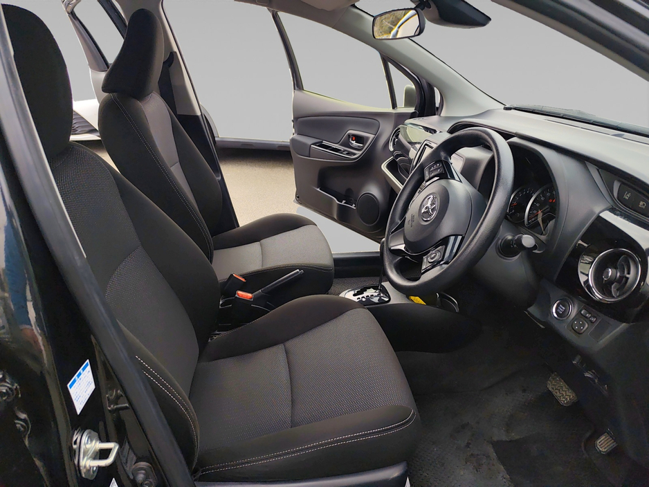 2019 Toyota Vitz - image 9