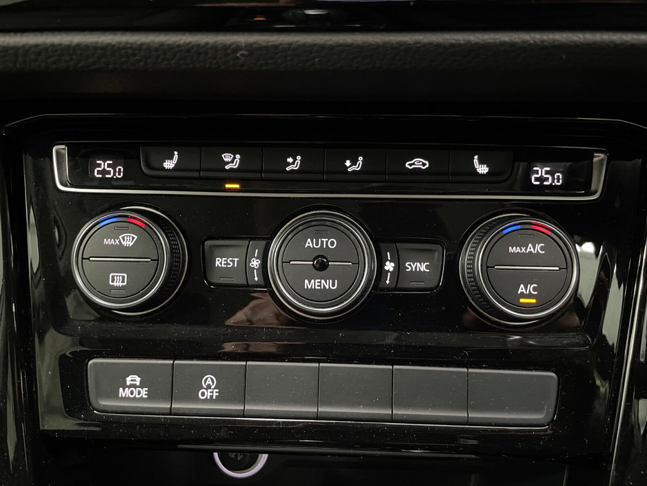 2017 Volkswagen Touran  €16,995