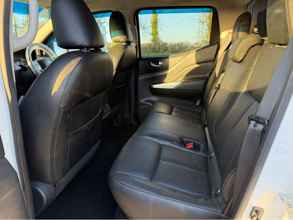 2016 Nissan Navara - image 10