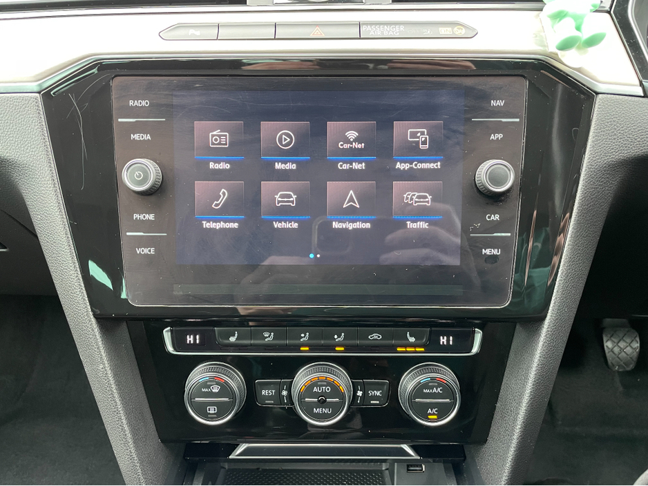 2018 Volkswagen Passat - image 17