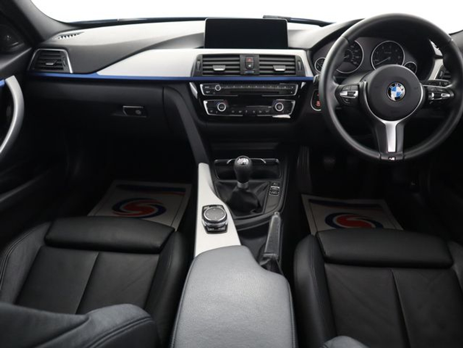 2015 BMW 3 Series - image 14