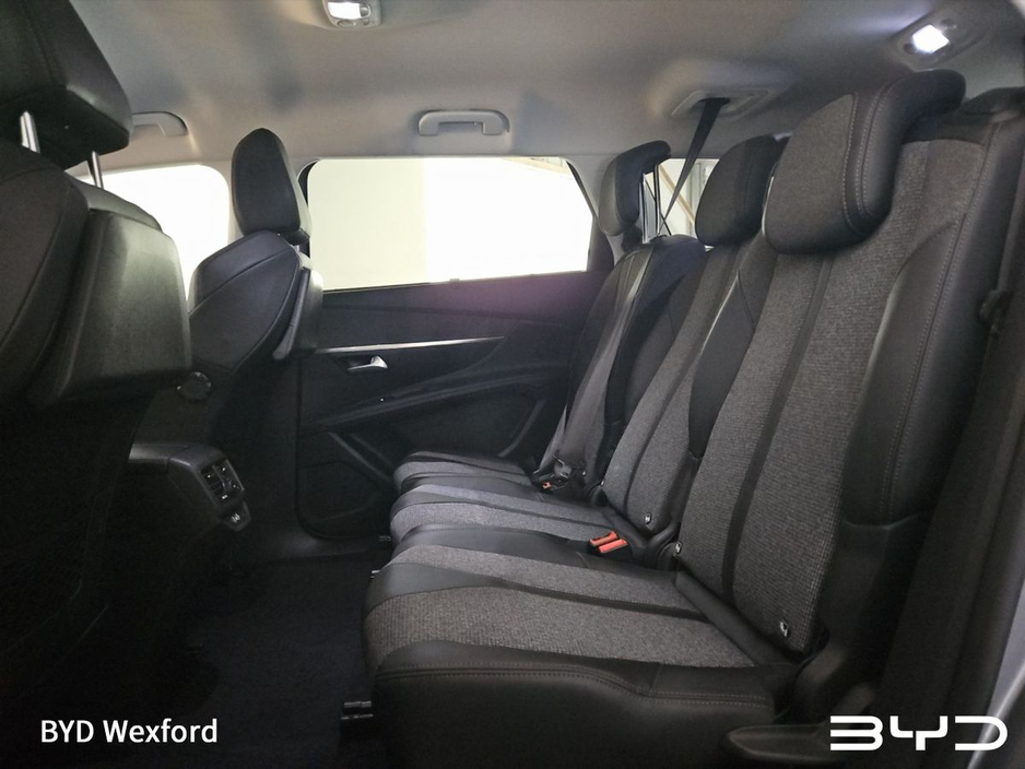 2020 Peugeot 5008 - image 9