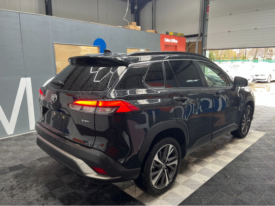 2024 Toyota Corolla - image 2