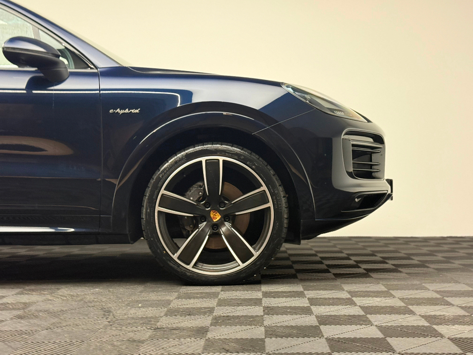 2023 Porsche Cayenne PLATINUM ED 3.0 V6 E-HYBRID *HUGE SPEC* €87,990