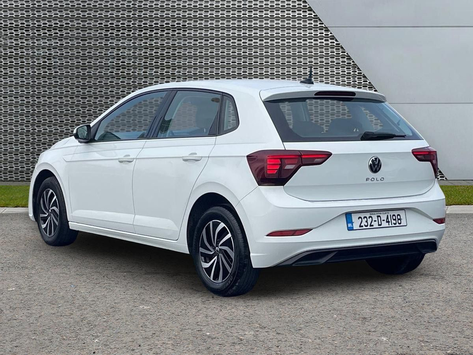2023 Volkswagen Polo - image 3