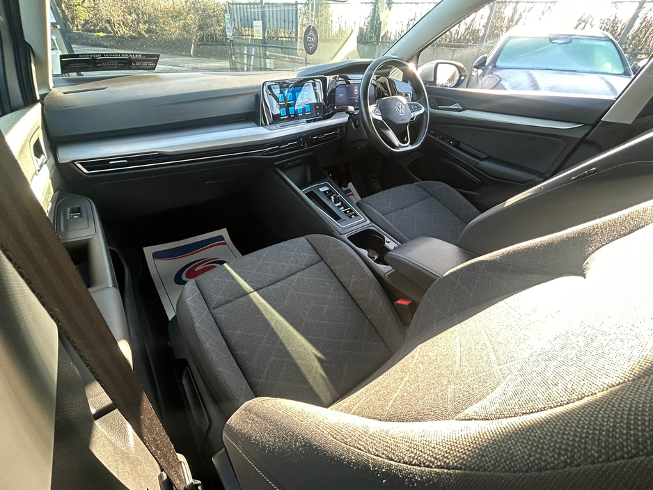 2023 Volkswagen Golf  €25,850
