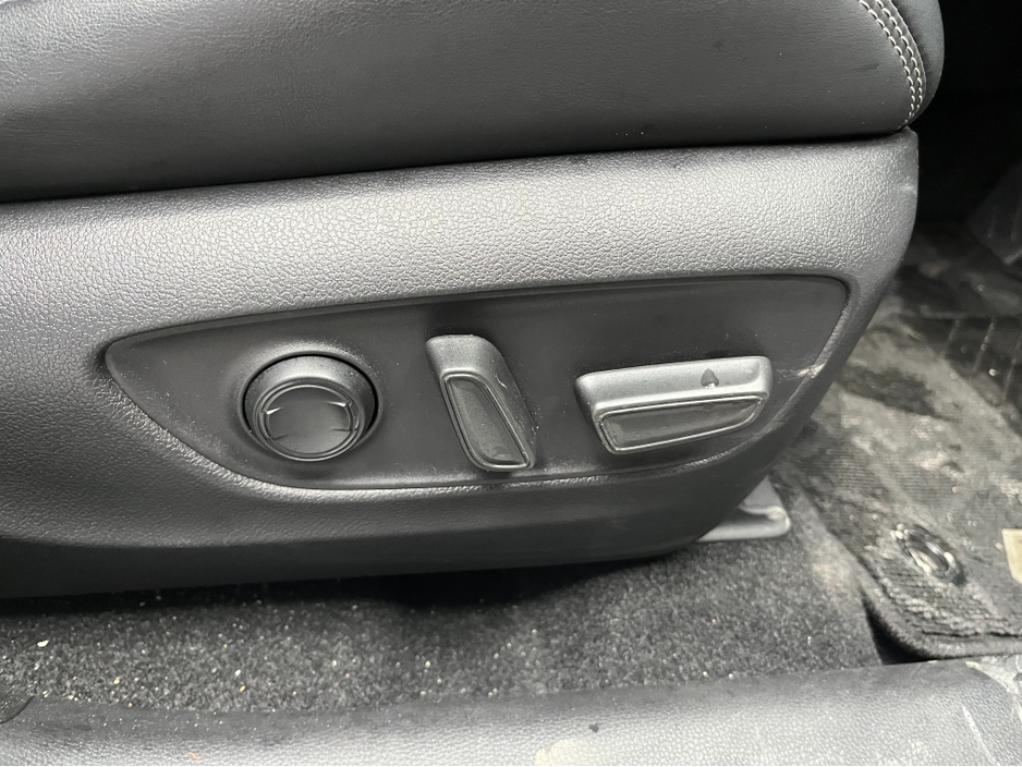 2023 Toyota Rav4 - image 12