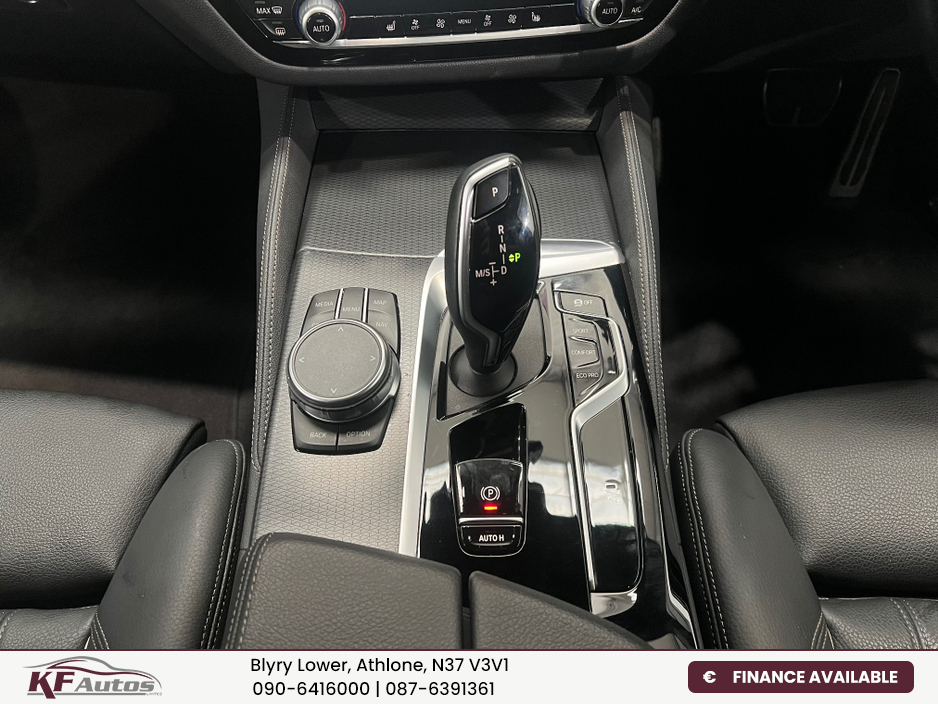 2022 BMW 5 Series - image 27