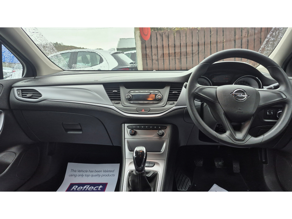 2018 Opel Astra - image 4