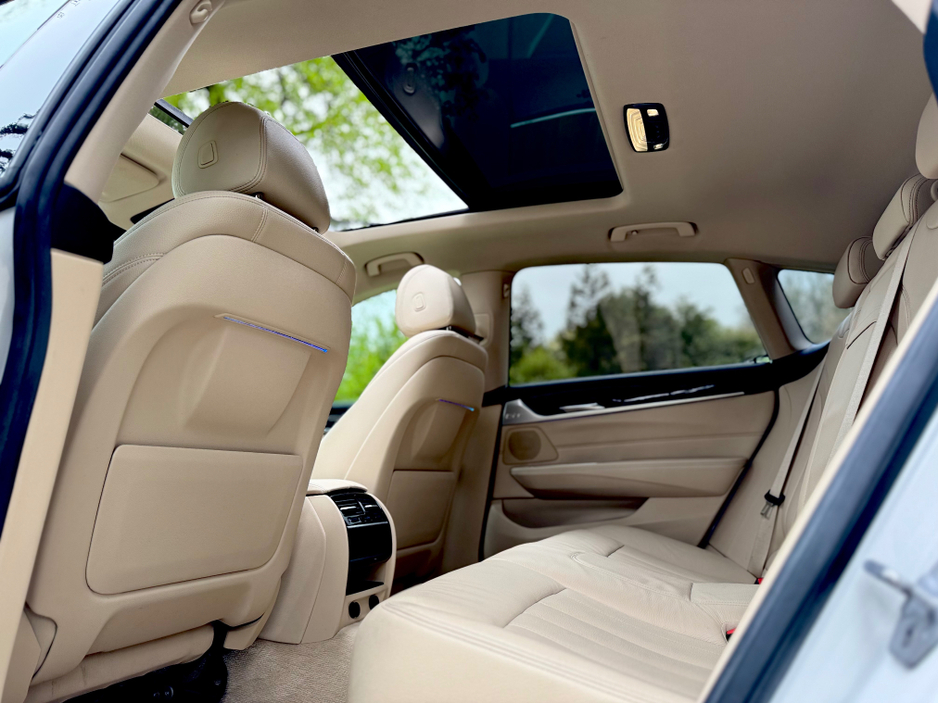 2018 BMW 6 Series - image 9