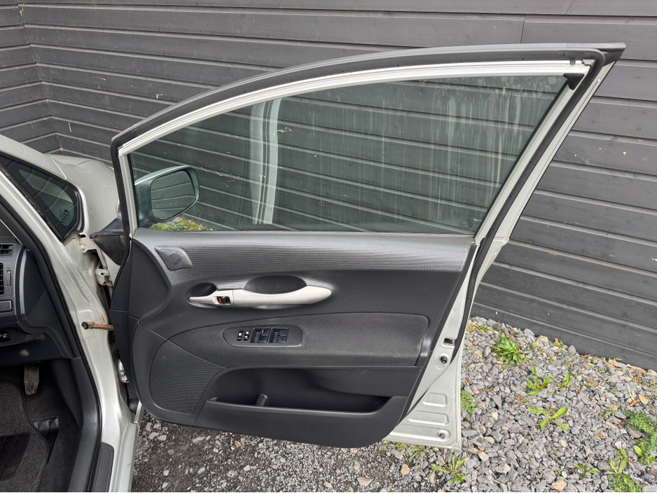 2007 Toyota Auris - image 14