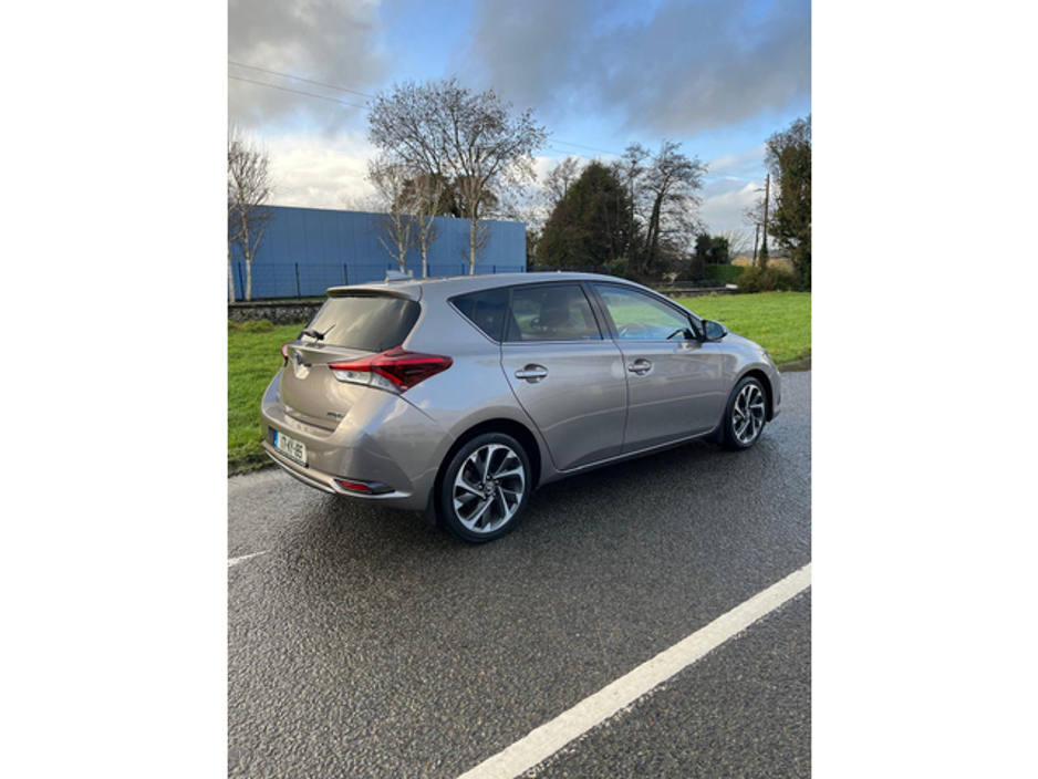 2017 Toyota Auris 1.4 D-4D SOL 4DR €14,500