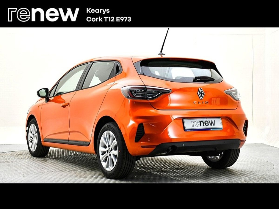 2025 Renault Clio - image 3