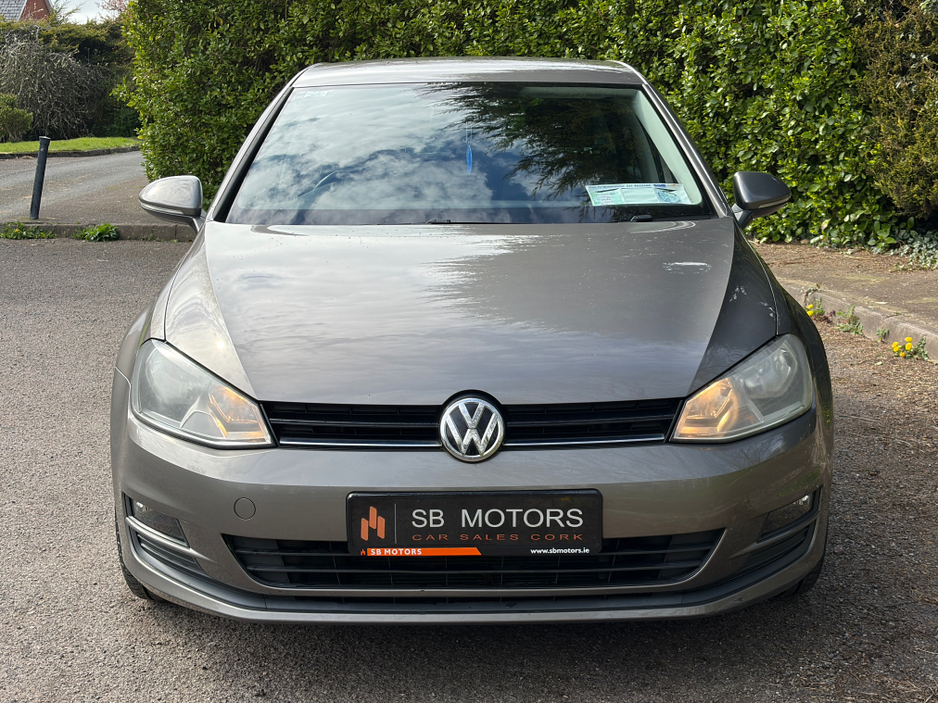 2014 Volkswagen Golf - image 2