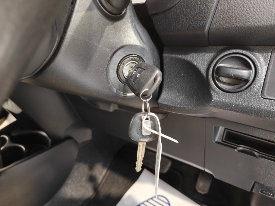 2020 Toyota Vitz - image 13