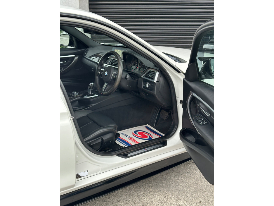 2017 BMW 3 Series - image 16