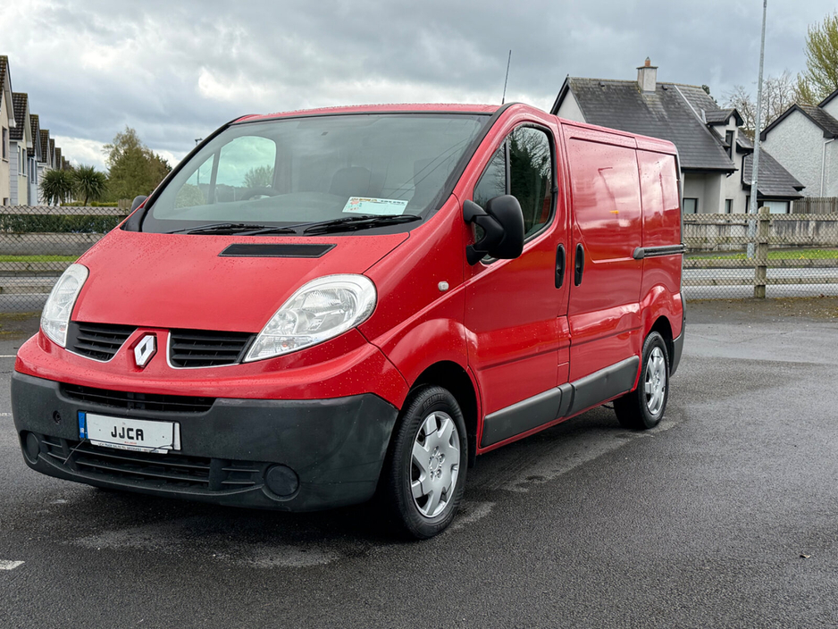 2010 Renault Trafic - image 3