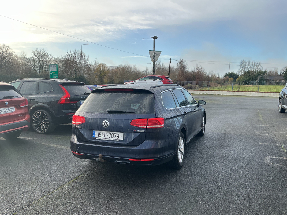 2015 Volkswagen Passat - image 9