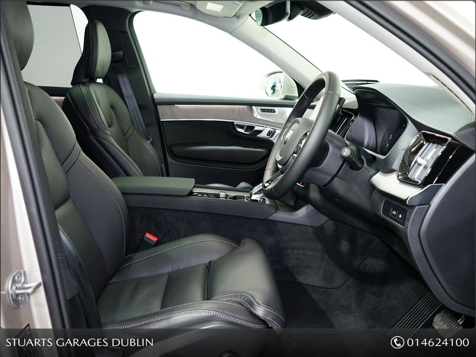 2025 Volvo XC90 - image 28