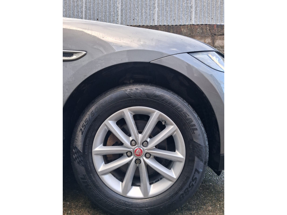 2017 Jaguar F-Pace 2.0 i4 D 180PS Prestige RWD €12,750