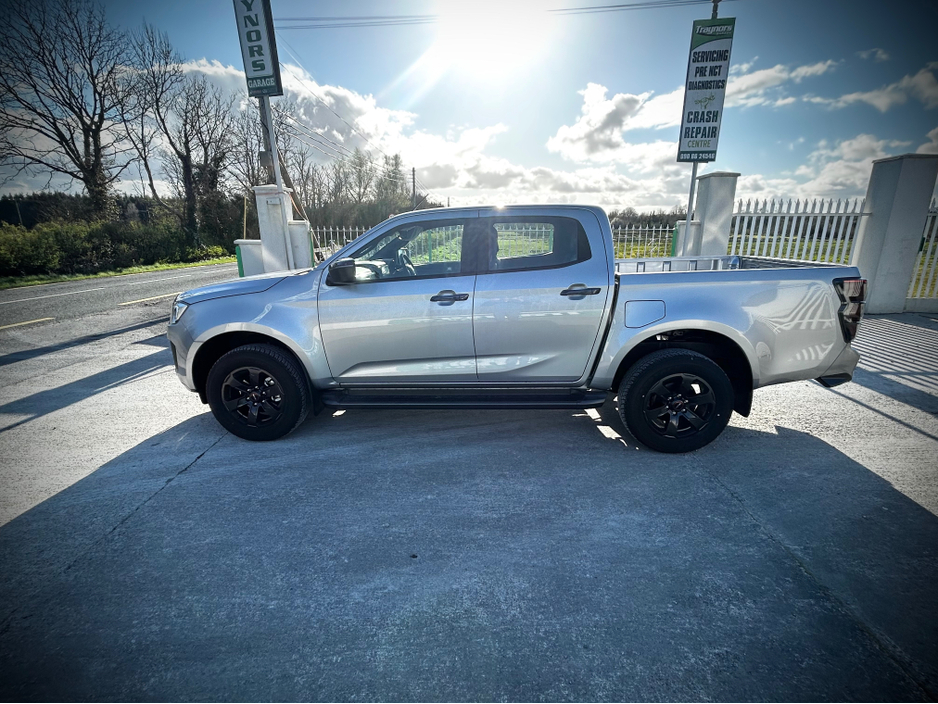 2026 Isuzu D-MAX - image 2