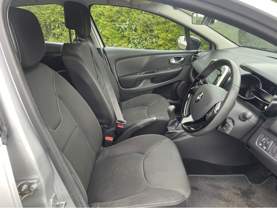 2016 Renault Clio - image 6