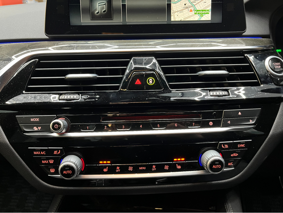 2019 BMW 5 Series €26950! 2019 BMW 530E M-SPORT iPERFORMANCE 2.0 AUTOMATIC/ CRUISE CONTROL / 360° PARKING CAMERA / ELECTRIC MEMORY & HEATED SEATS / REAR HEATED SEATS / PADDLE SHIFTERS €26,950