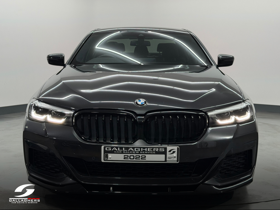 2022 BMW 5 Series - image 7
