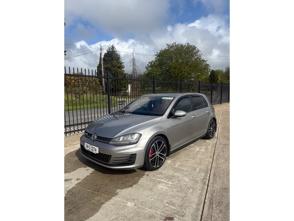 2014 Volkswagen Golf - image 11