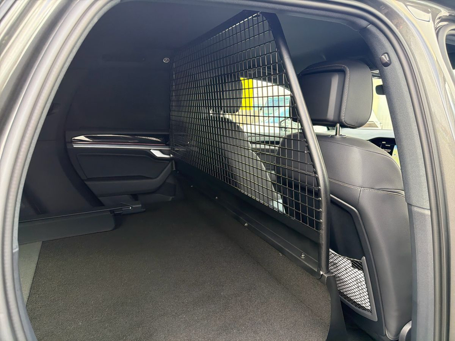 2026 Volkswagen Touareg R-Line (COMMERCIAL)