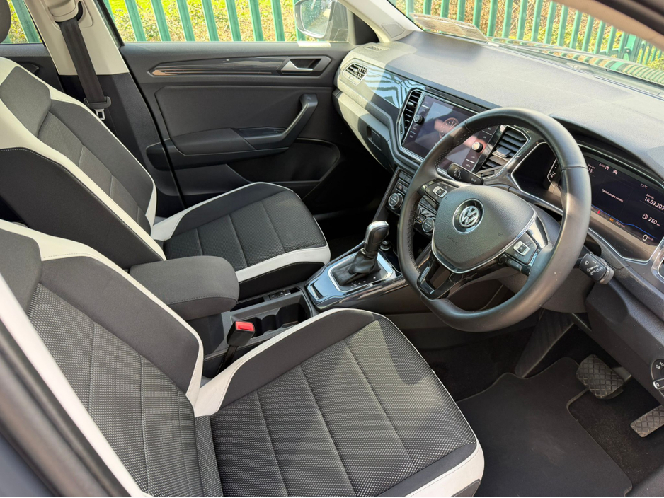 2020 Volkswagen T-Roc - image 7