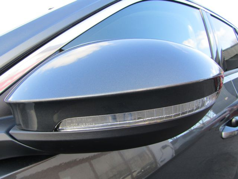 2022 Volkswagen T-Roc - image 41