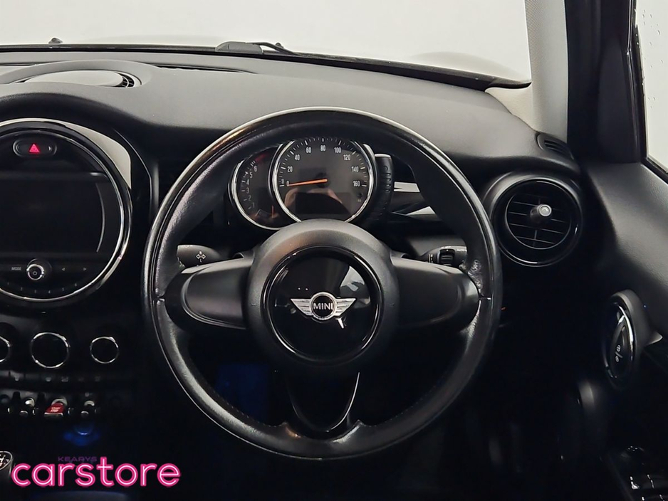 2015 MINI Hatch ONE 1.2 5 DR €11,880