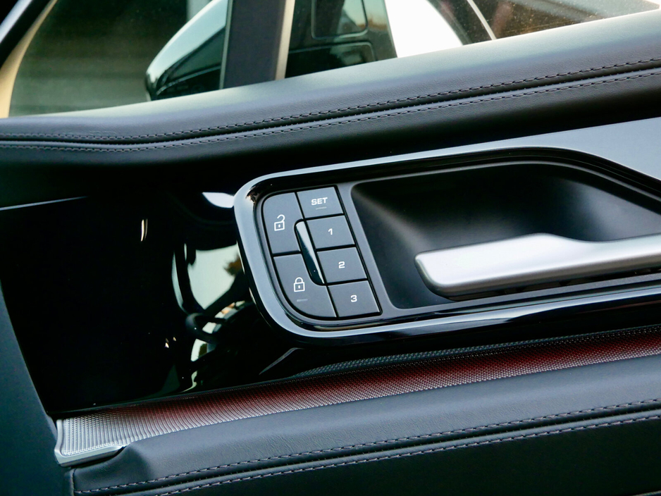 2024 Porsche Panamera - image 19