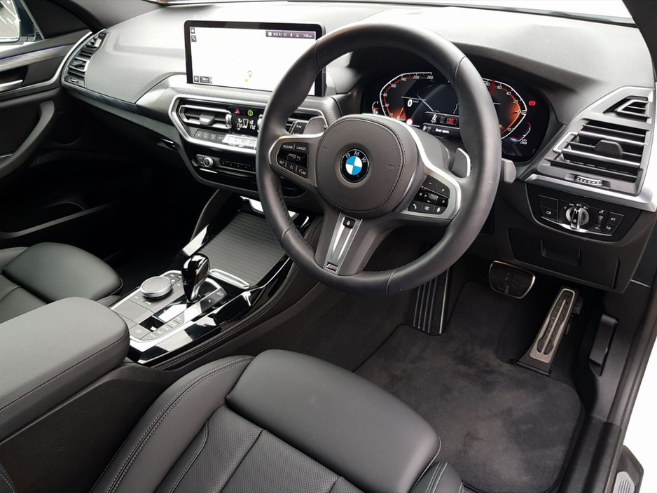 2025 BMW X4 - image 6