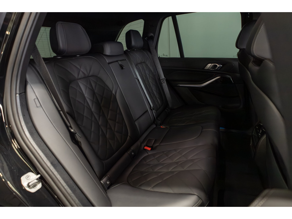 2025 BMW X5 - image 11