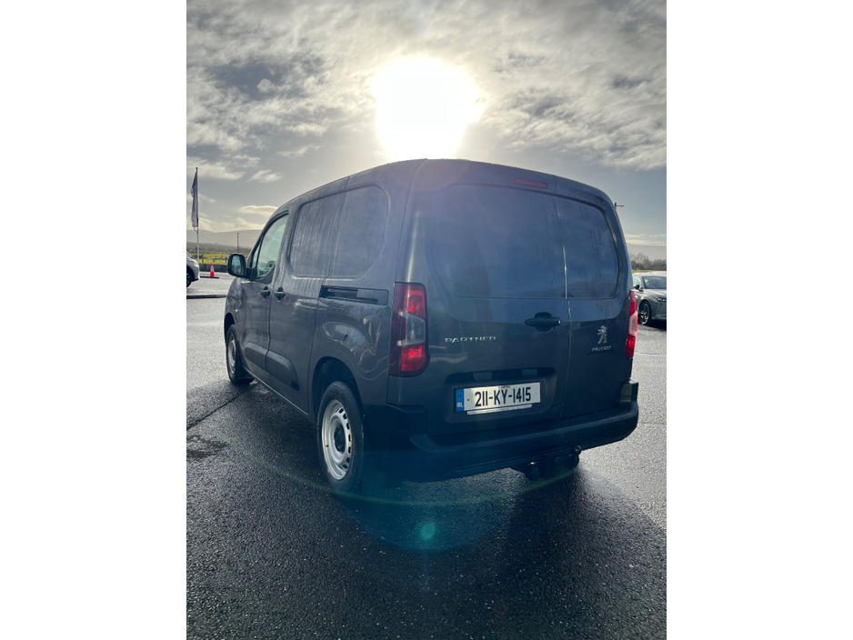 2021 Peugeot Partner 
