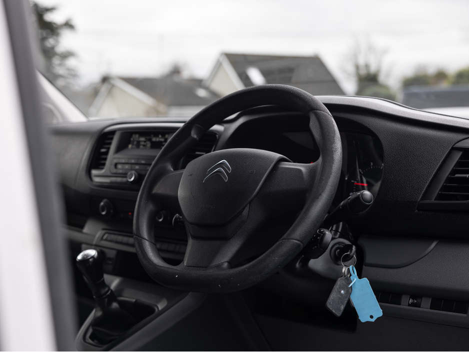2017 Citroen Dispatch - image 12