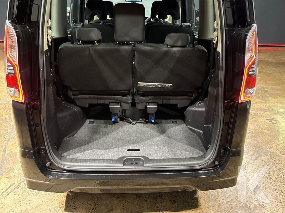 2022 Nissan Serena - image 12