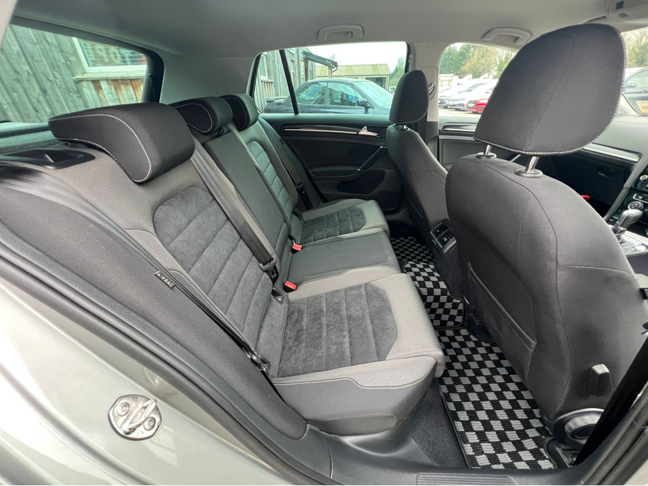 2017 Volkswagen Golf - image 13