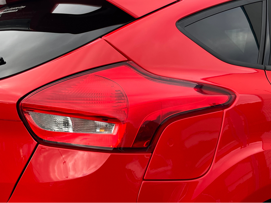 2018 Ford Focus - image 12