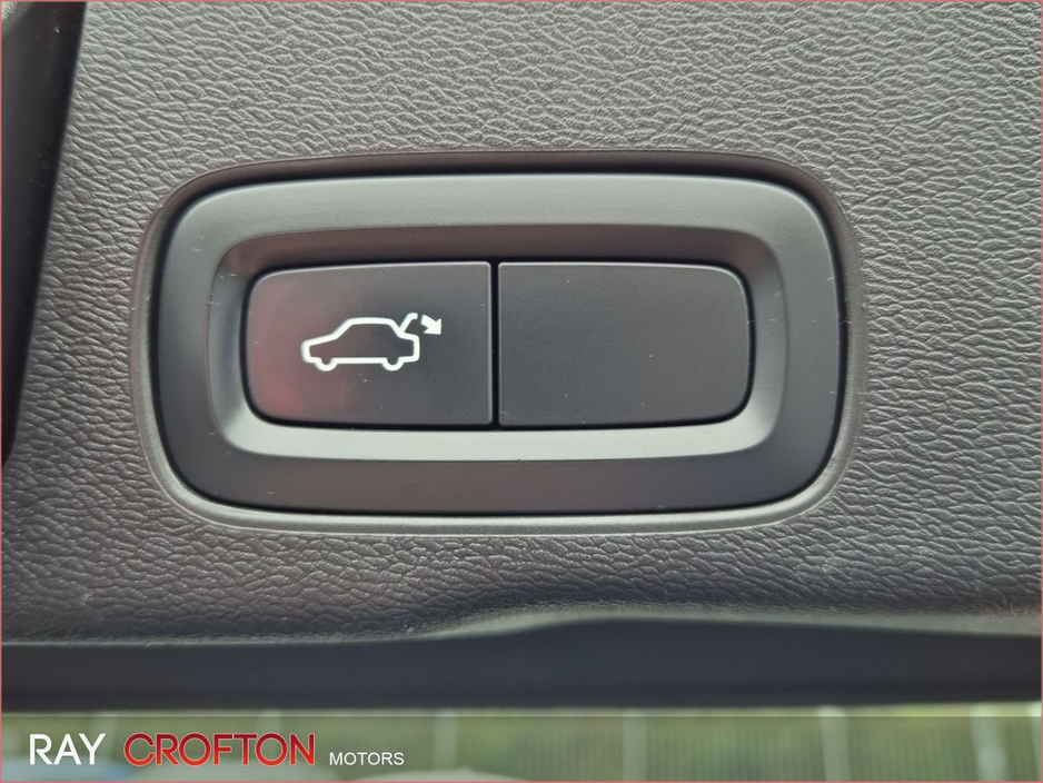 2020 Volvo XC60 - image 27
