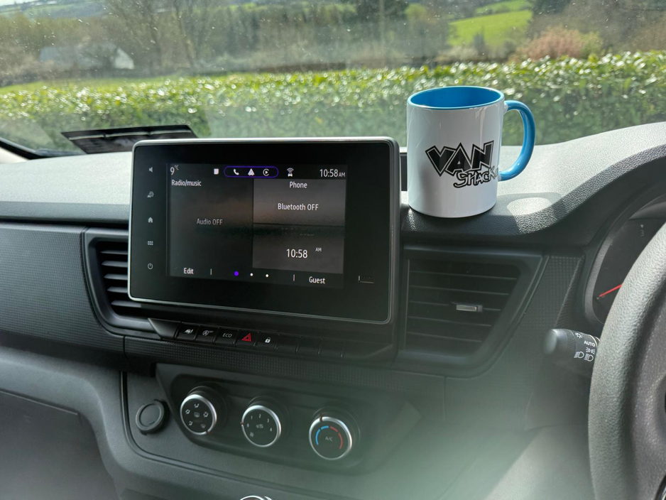 2024 Renault Trafic - image 15